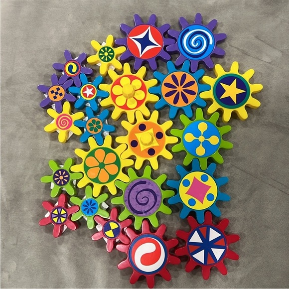 Lakeshore turn & learn magnetic gears - Picture 2 of 7